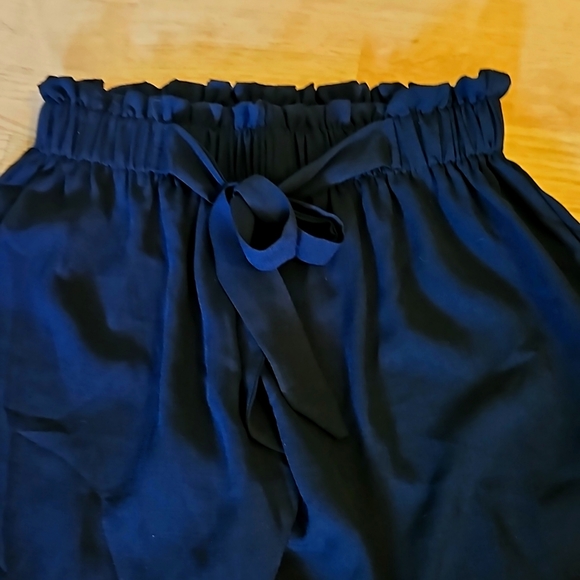 Like New Belted shorts - Picture 2 of 3